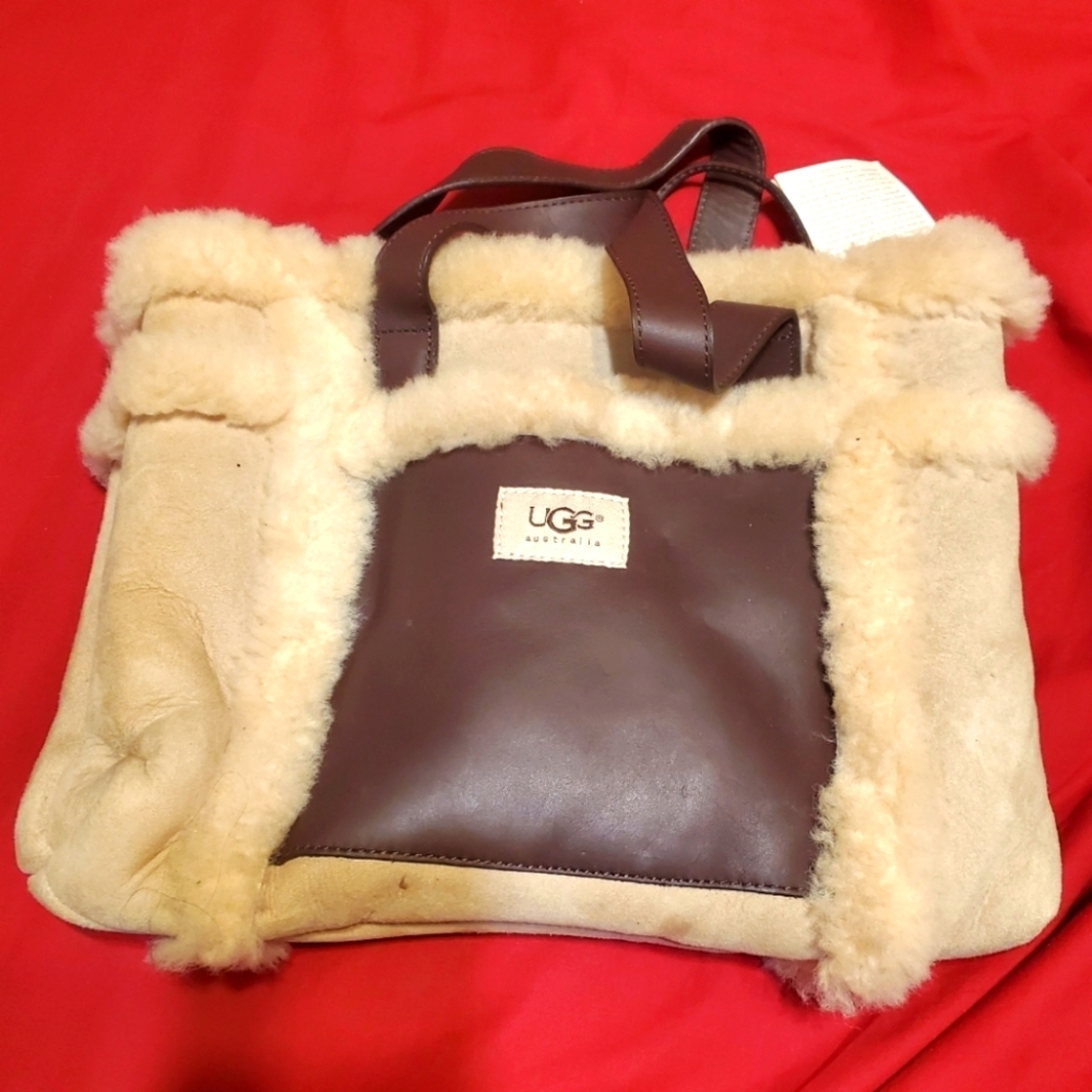 Ugg pocket book